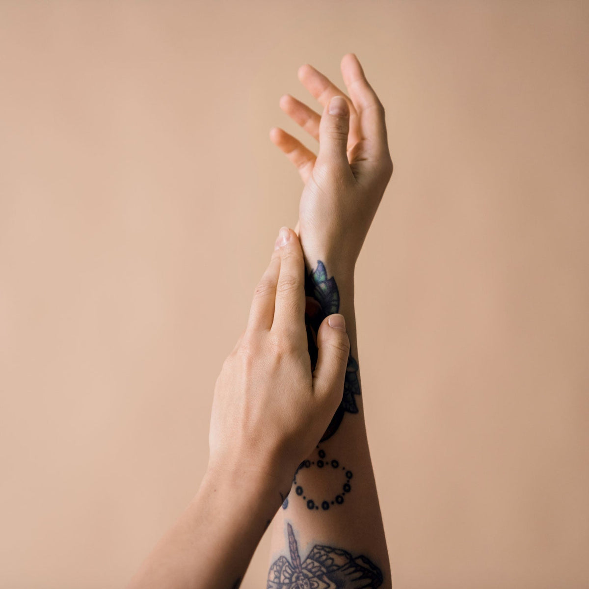 Crèmes pour tatouages : quelles solutions pour une peau protégée ?