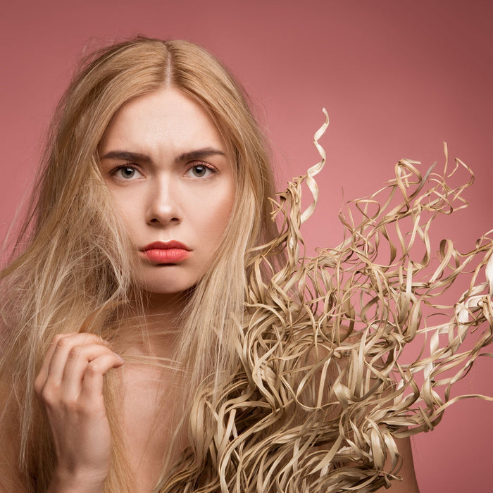 Soin cheveux abîmés : comment réparer et renforcer la fibre capillaire ?
